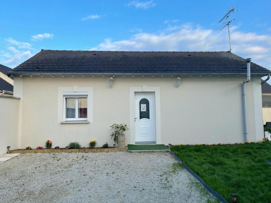 Charmante Maison Au Calme Sainte-Maure エクステリア 写真